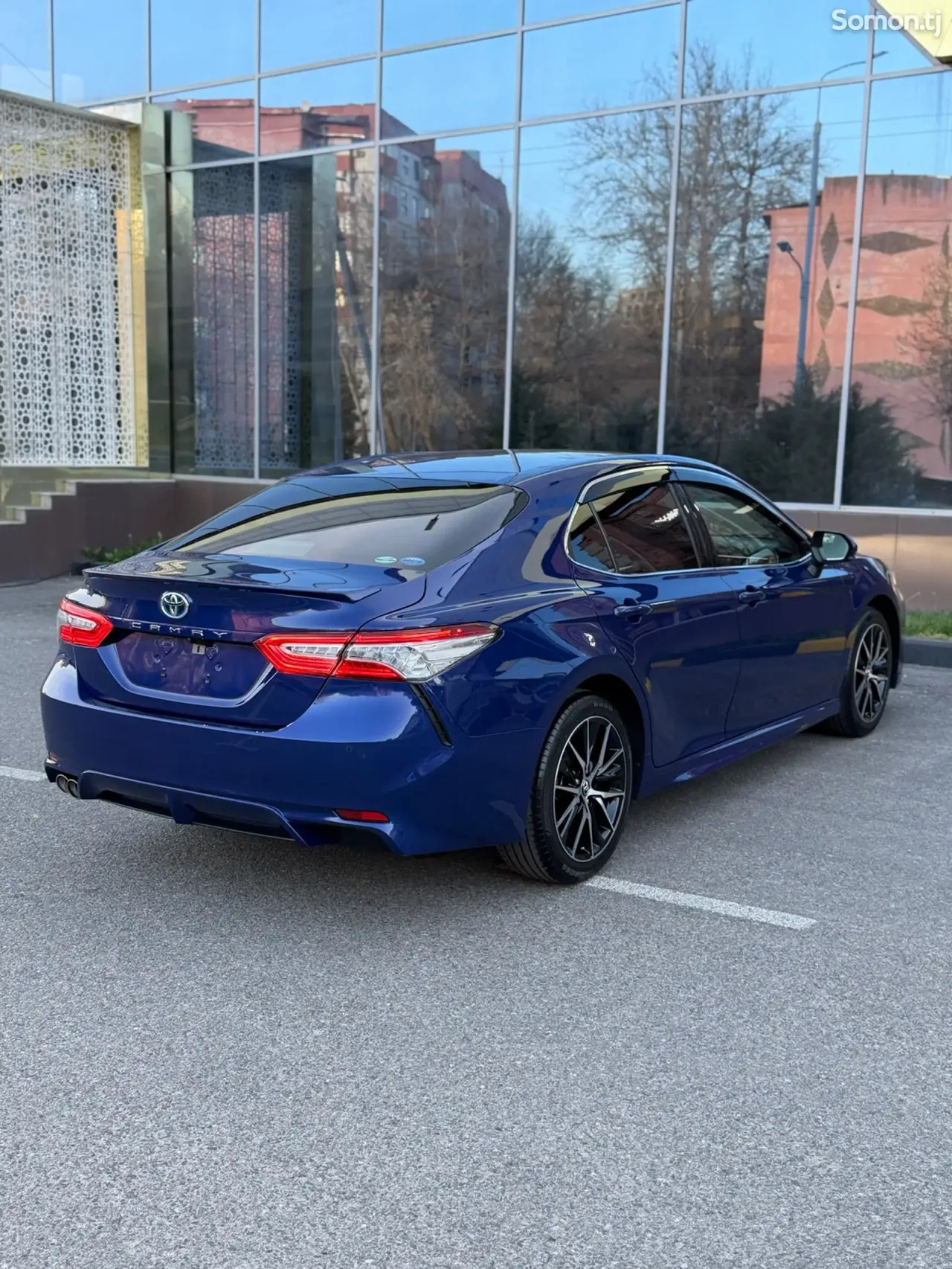 Toyota Camry 2019 · 2.5 AT
