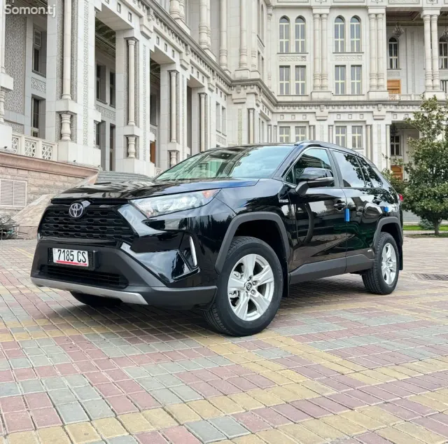 Toyota RAV 4 2021 · 2.5 AT