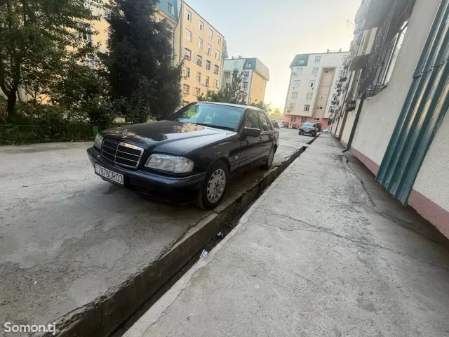 Mercedes-Benz C class 1999 · 2.4 AT