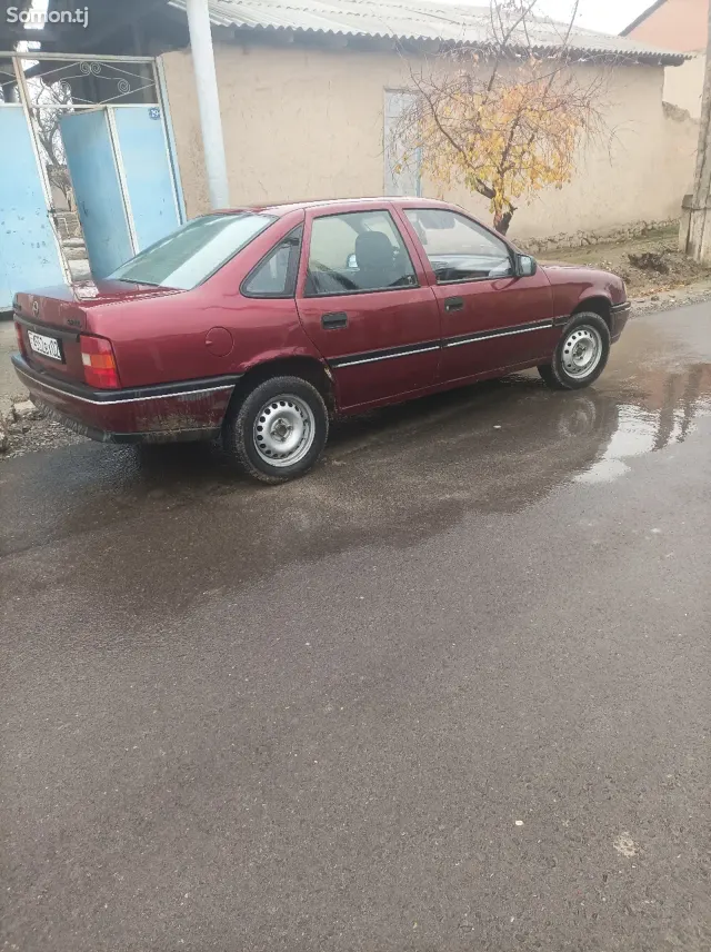 Opel Vectra A 1992 · 1.6 MT