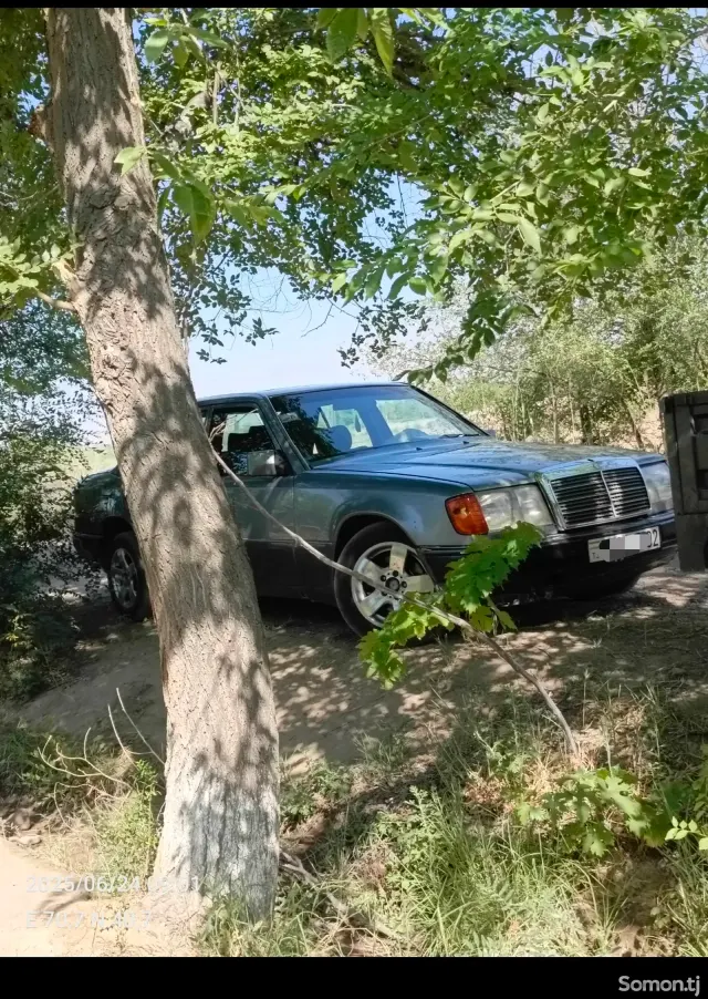 Mercedes-Benz W124 1990 · 2.5 MT