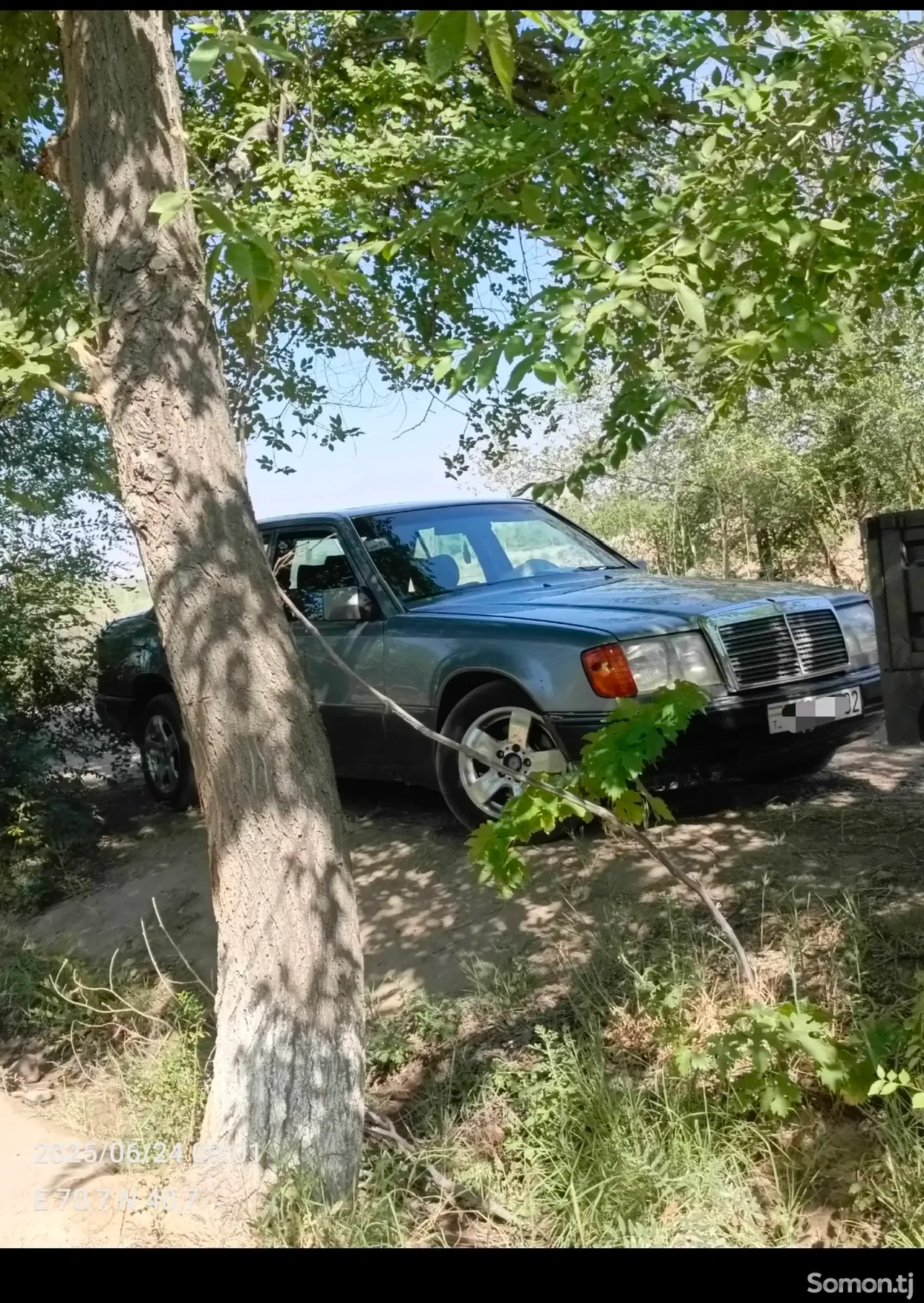 Mercedes-Benz W124 1990 · 2.5 MT