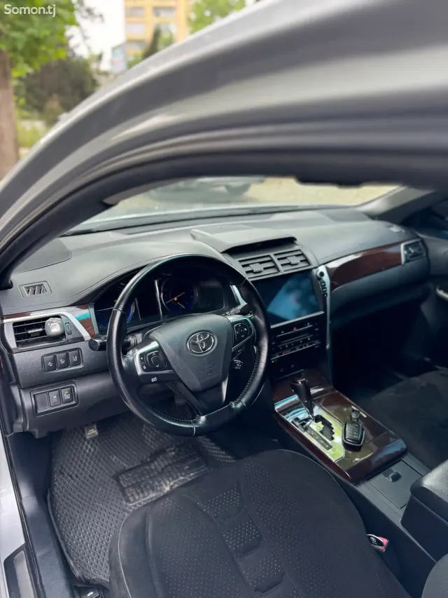 Toyota Camry 2015 · 2.5 AT