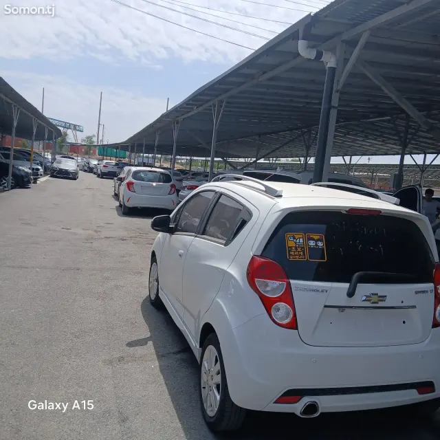 Chevrolet Spark 2015 · 1.0 AT