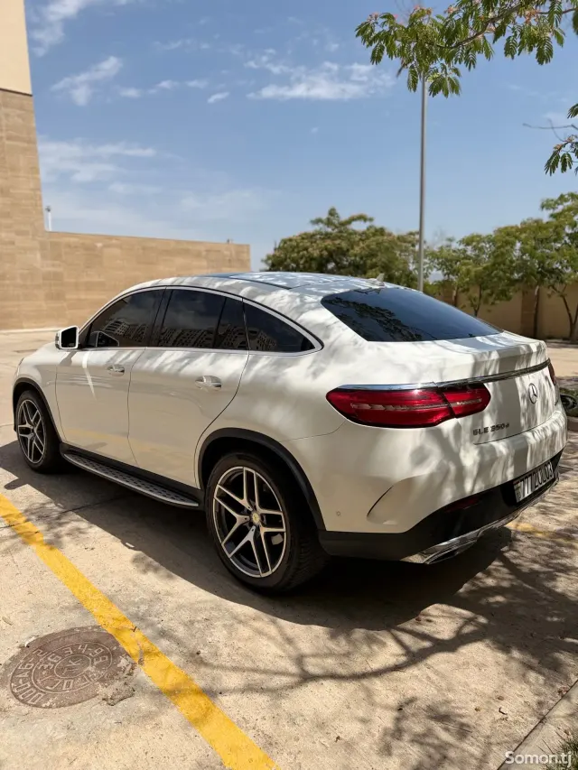 Mercedes-Benz GLE class 2016 · 3.0 AT