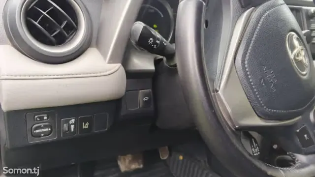 Toyota RAV 4 2016 · 2.5 AT