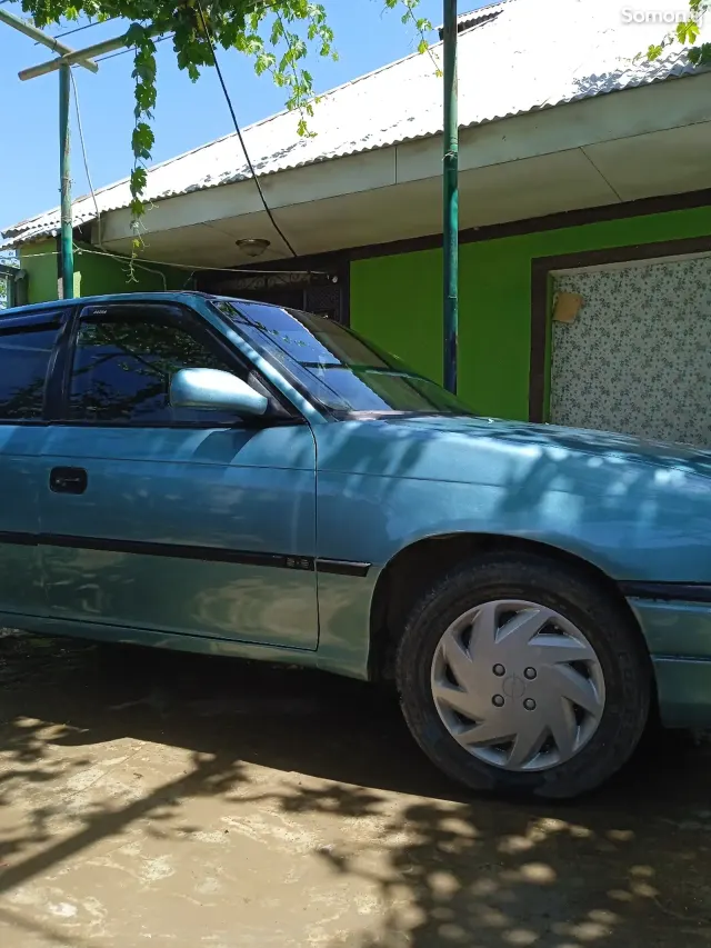 Opel Astra F 1993 · 1.6 MT