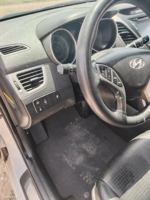 Hyundai Avante 2014 · 1.6 AT