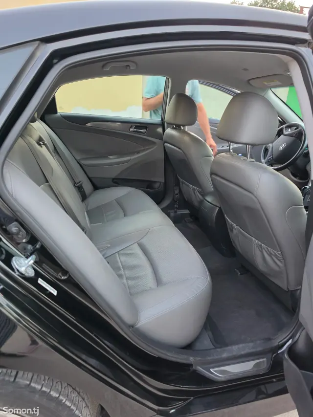 Hyundai Sonata 2015 · 2.4 AT