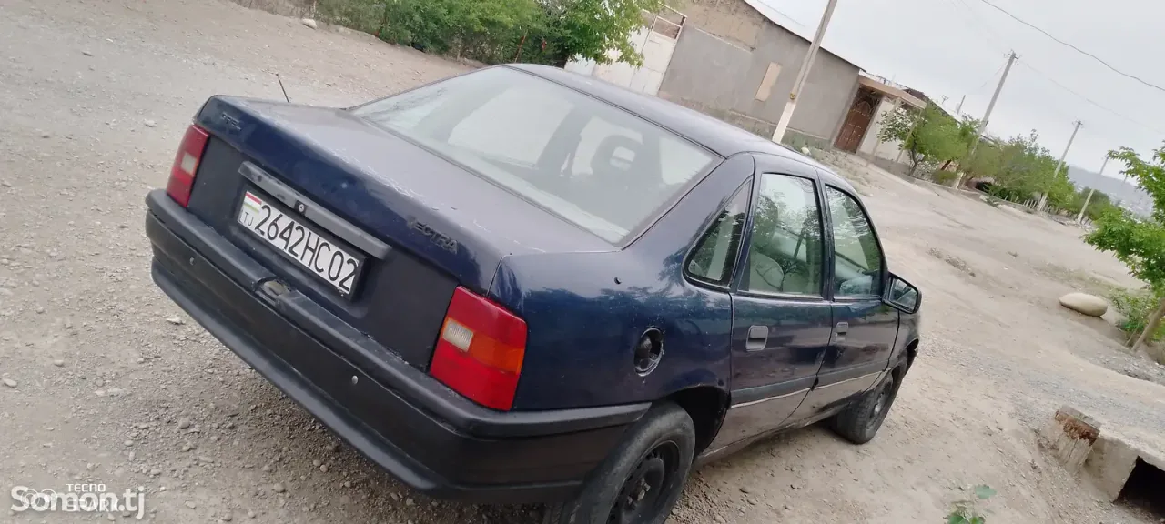 Opel Vectra A 1989 · 1.6 MT
