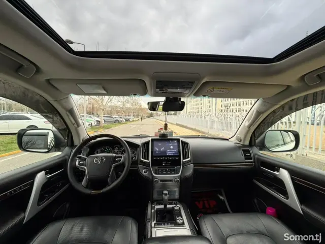 Toyota Land Cruiser 2017 · 4.5 AT