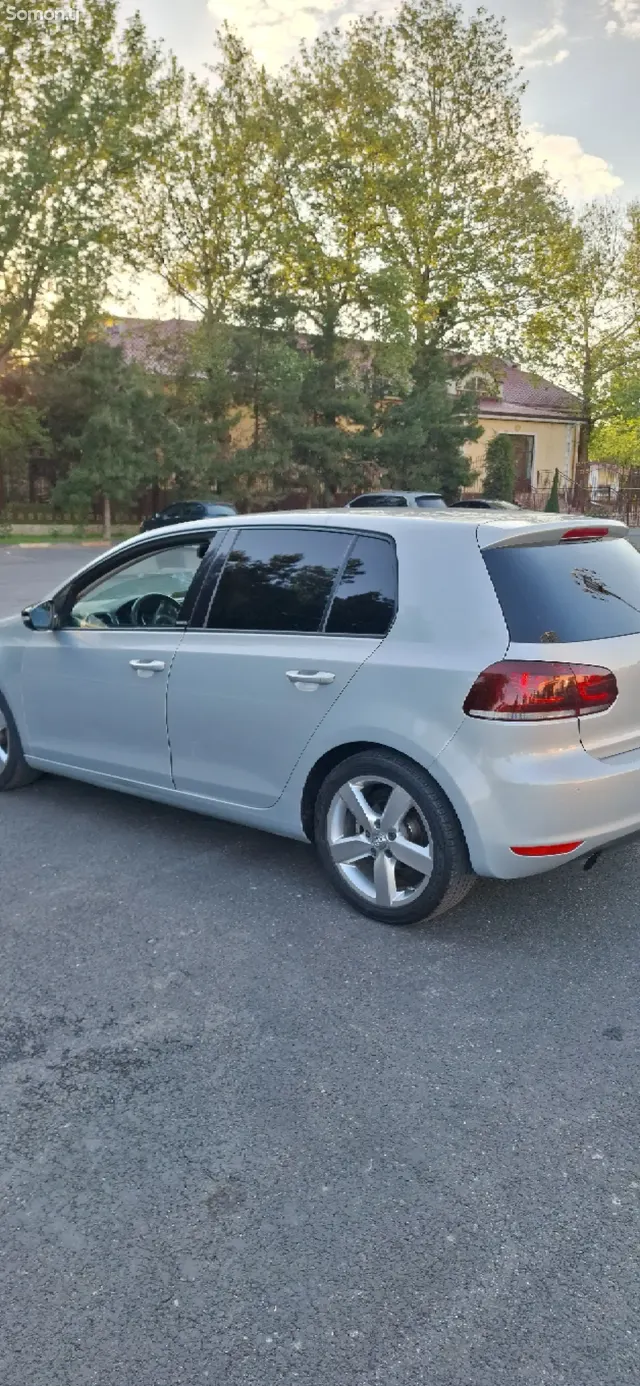 Volkswagen Golf 2012 · 1.6 MT