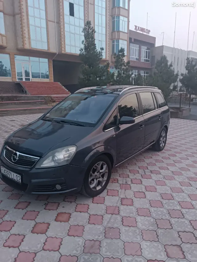 Opel Zafira 2006 · 2.2 AT