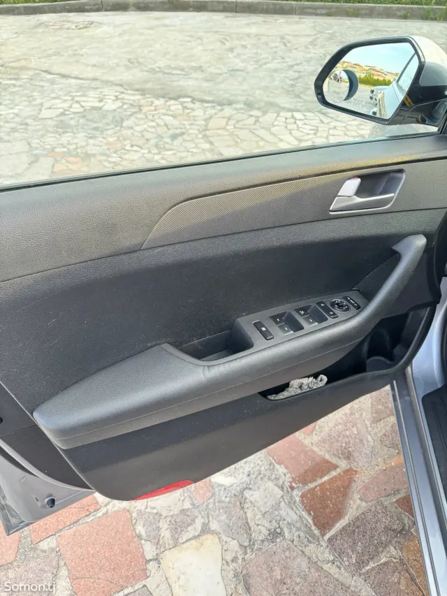 Hyundai Sonata 2014 · 2.4 AT
