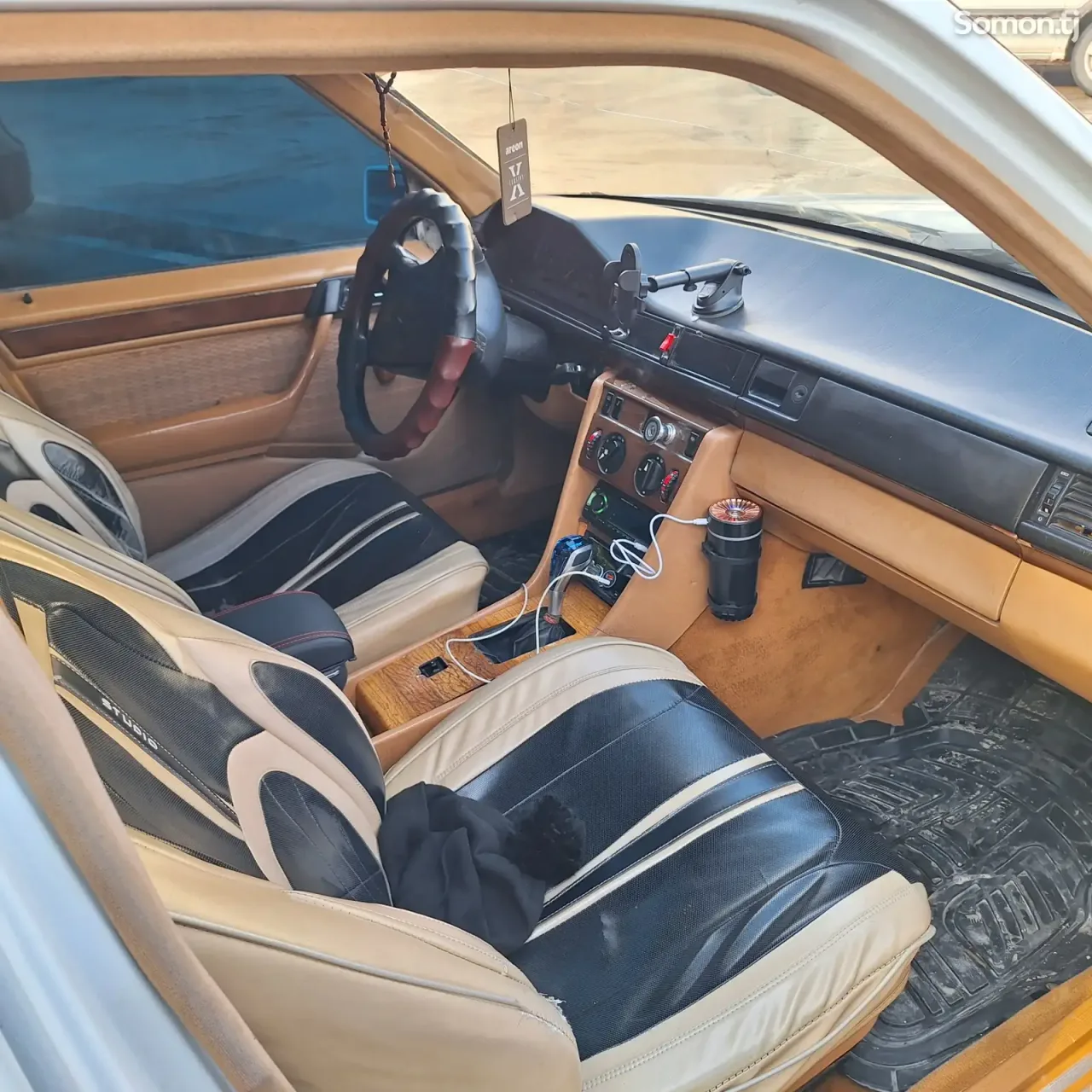 Mercedes-Benz W124 1990 · 2.0 MT