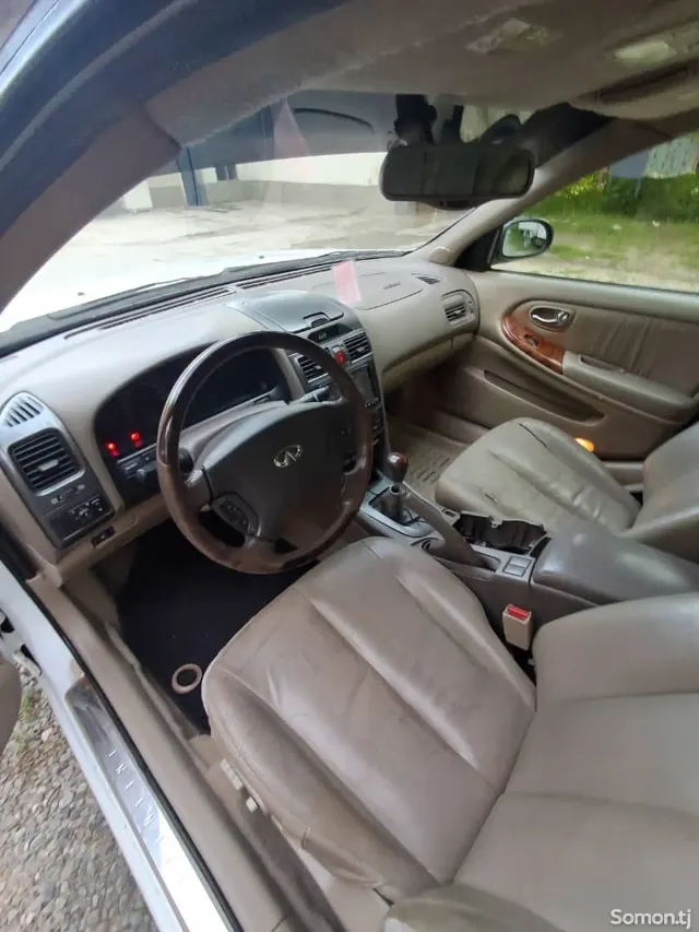 Nissan Maxima 2004 · 2.5 MT