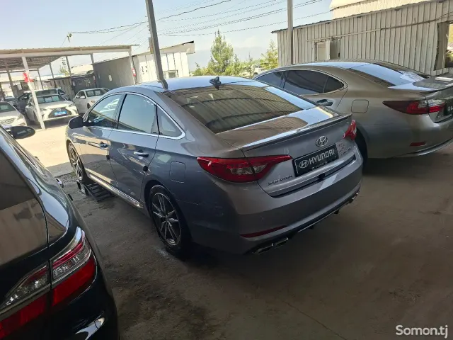 Hyundai Sonata 2015 · 2.0 AT