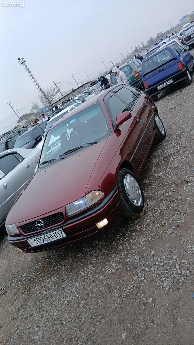 Opel Astra F 1997 · 1.6 MT
