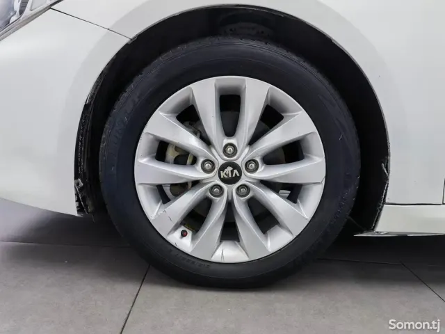 Kia K5 2016 · 1.6 AT