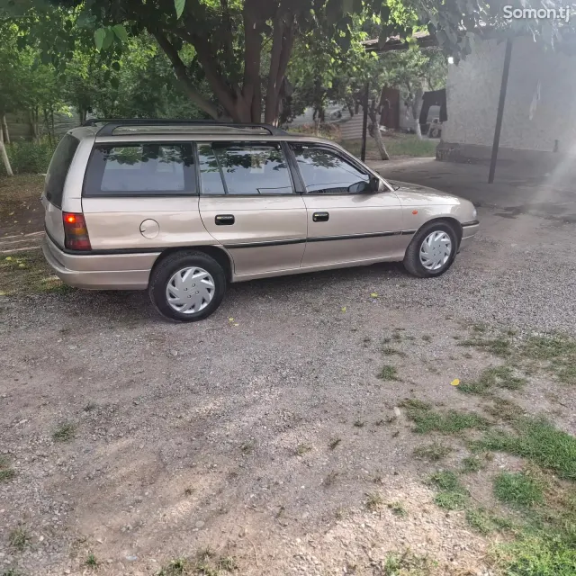 Opel Astra F 1998 · 1.6 MT