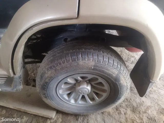 Mitsubishi Pajero JR 1997 · 1.6 MT