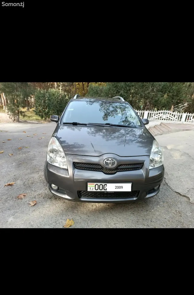 Toyota Corolla Verso 2009 · 2.2 MT