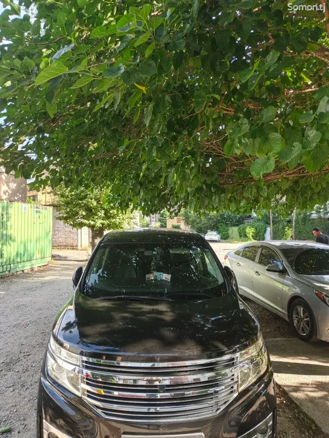 Nissan Elgrand 2011 · AT