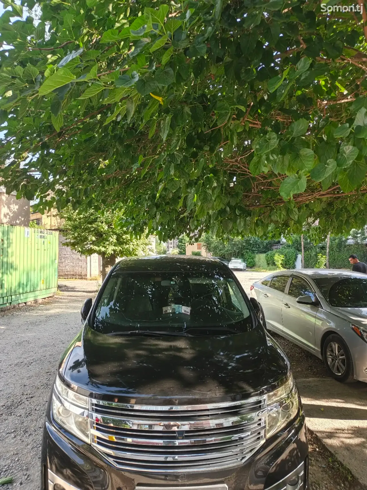 Nissan Elgrand 2011 · AT