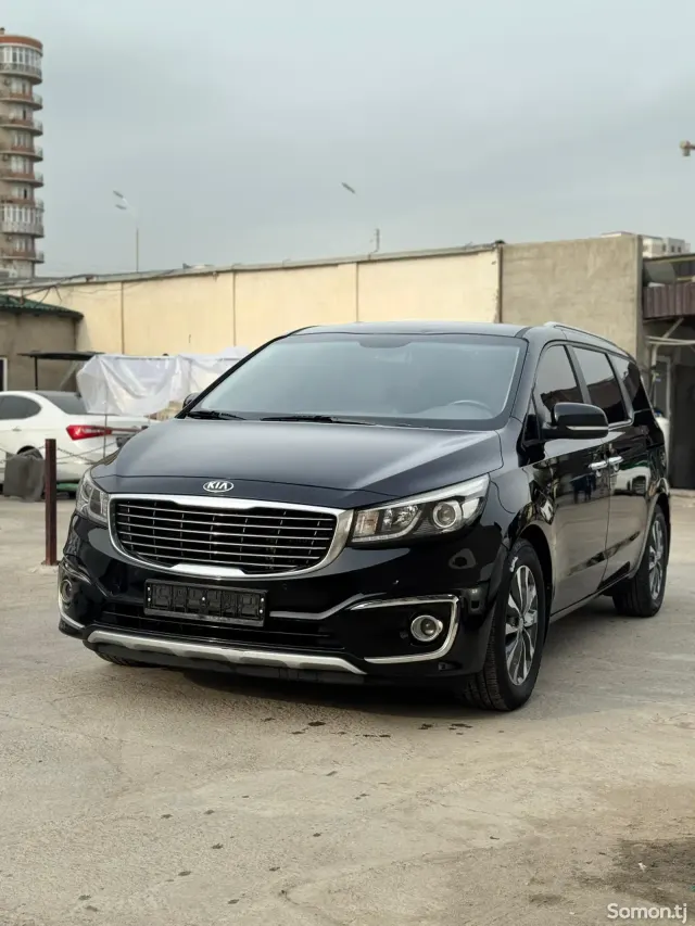 Kia Carnival 2015 · 2.2 AT
