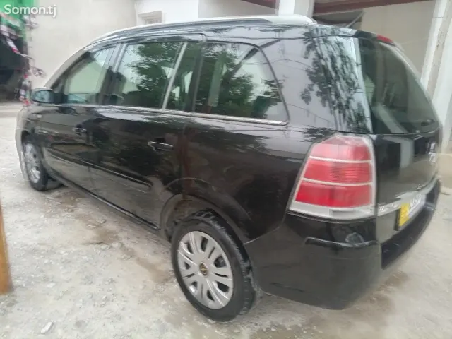 Opel Zafira 2006 · 1.9 MT