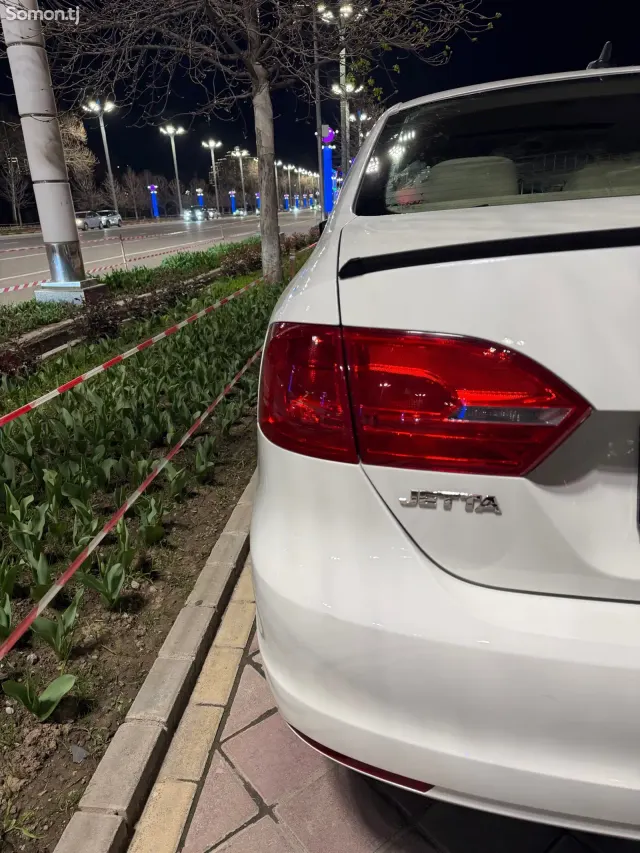 Volkswagen Jetta 2012 · 2.5 AT