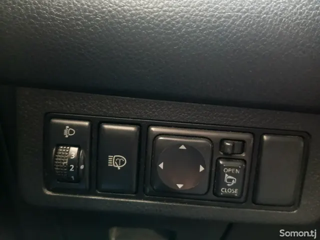 Nissan Tiida 2010 · 1.6 MT