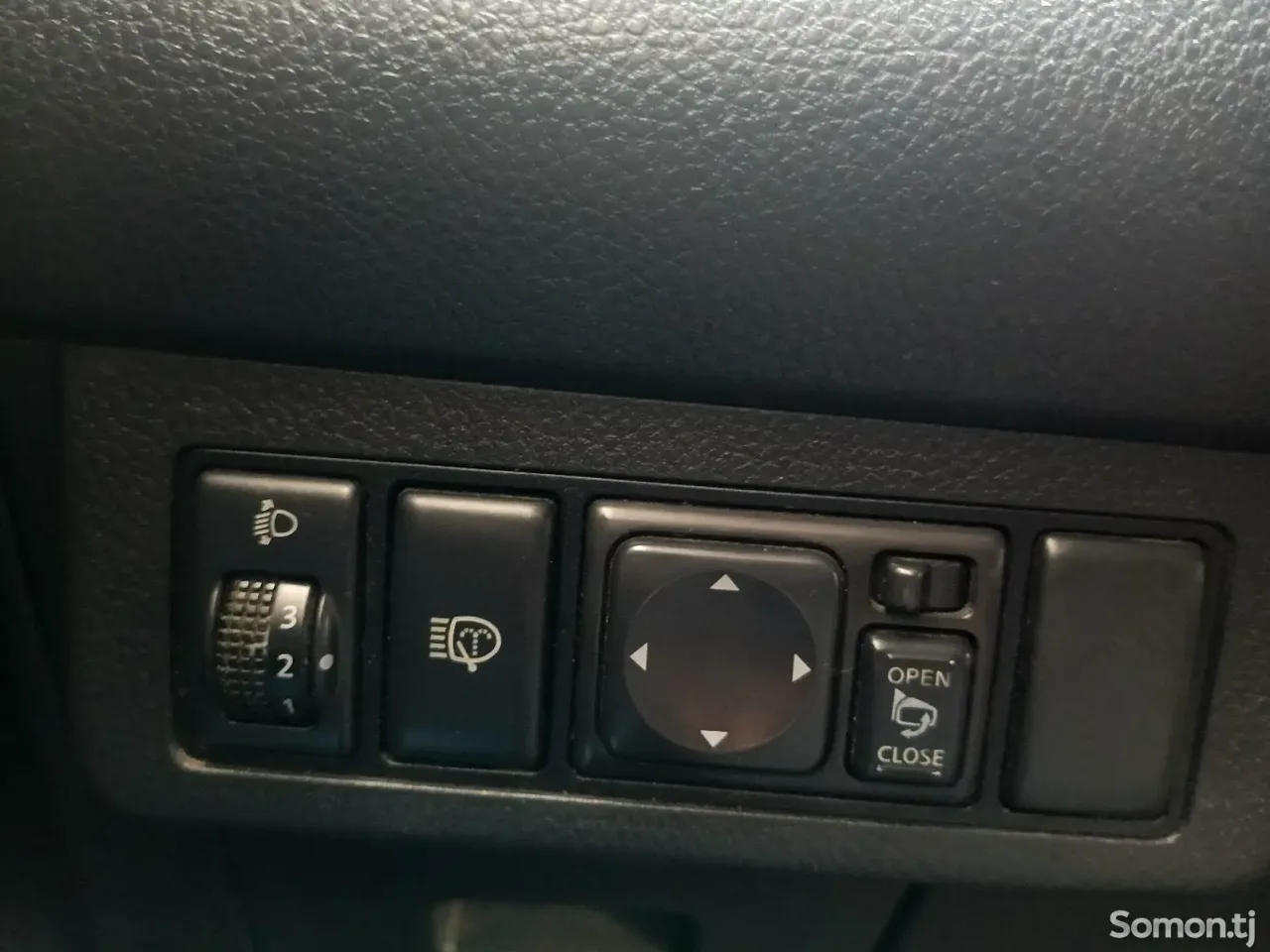 Nissan Tiida 2010 · 1.6 MT