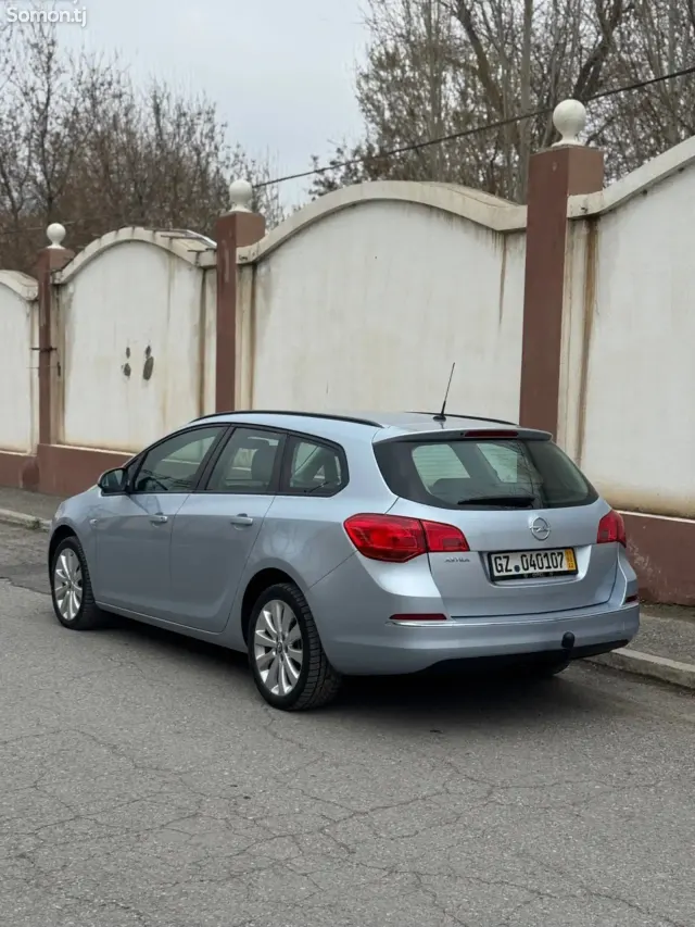 Opel Astra J 2014 · 1.4 MT