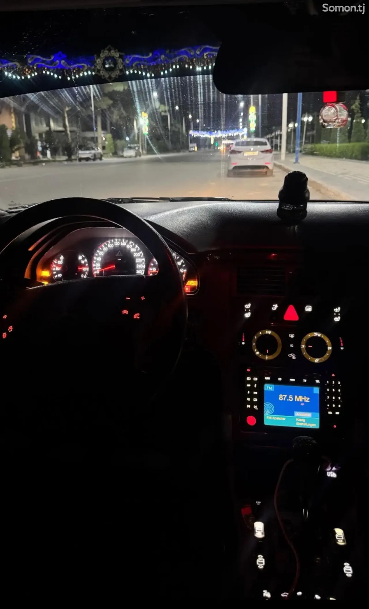 Mercedes-Benz E class 2000 · 2.8 AT