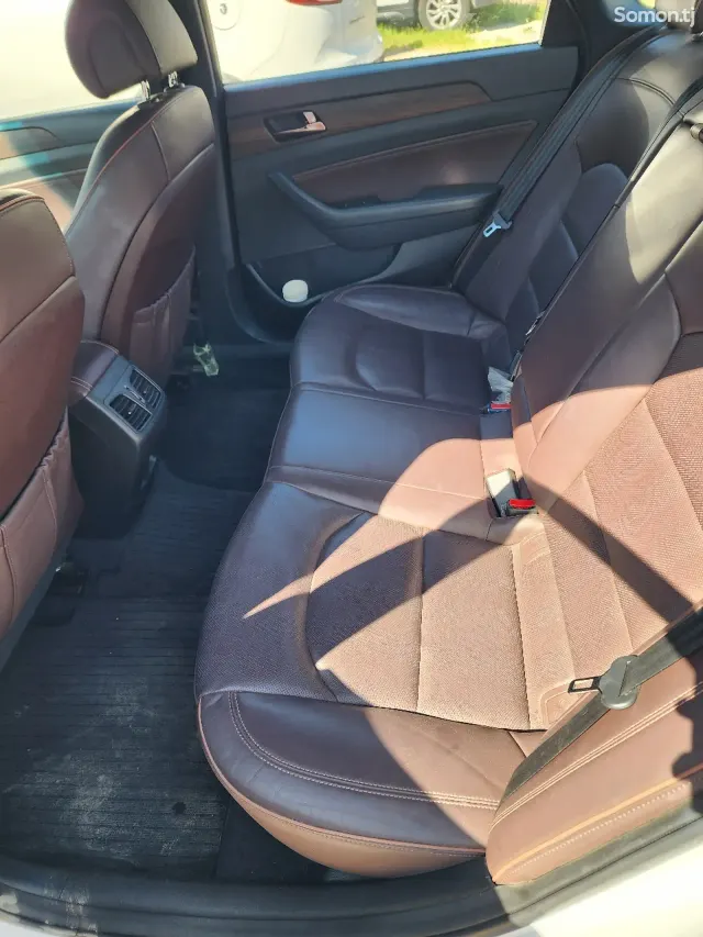 Hyundai Sonata 2015 · 1.6 AT