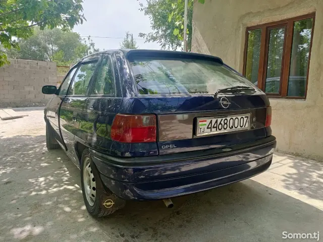 Opel Astra F 1998 · 1.6 MT