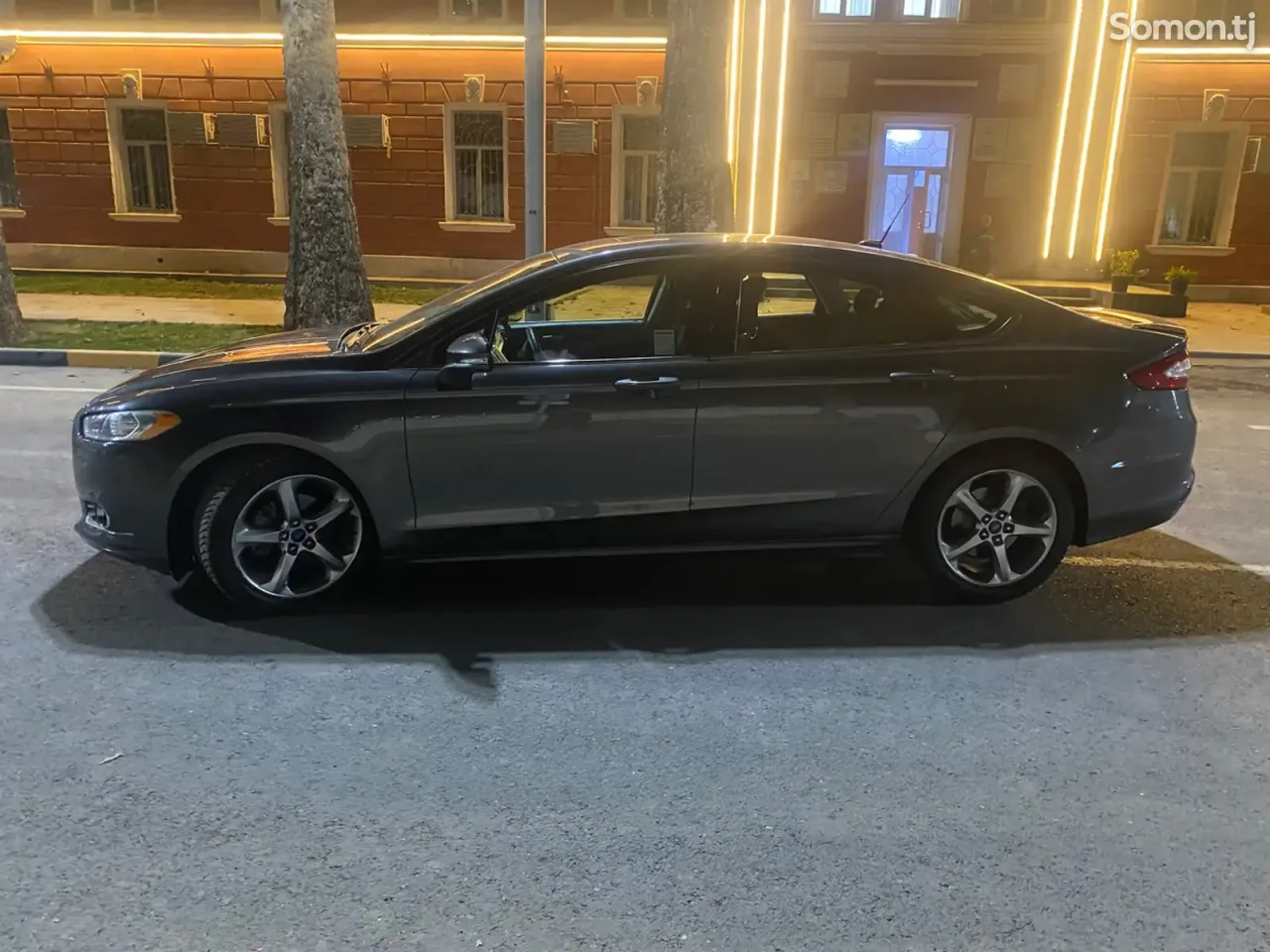Ford Fusion 2015 · 2.0 AT