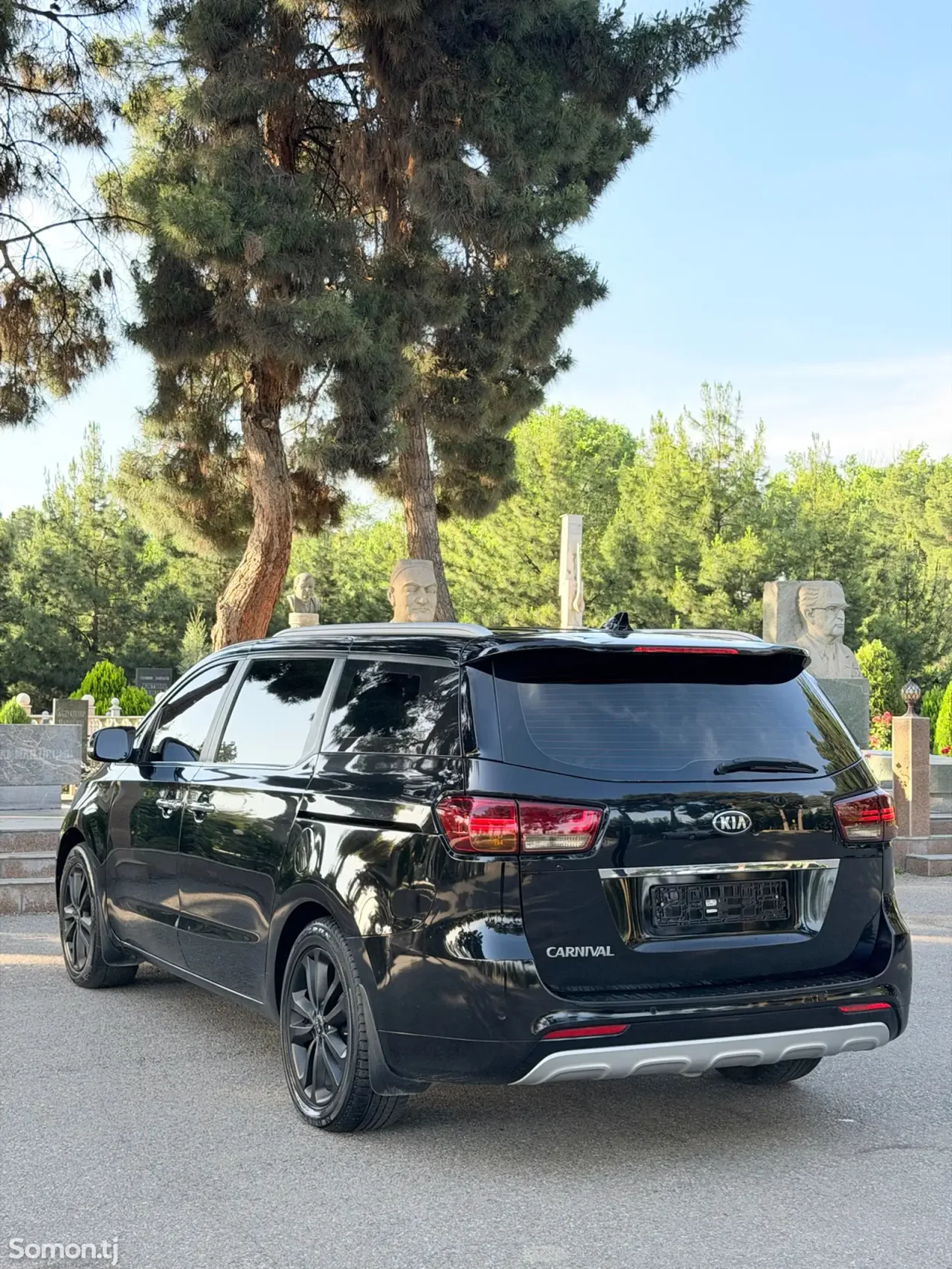Kia Carnival 2015 · 2.2 AT