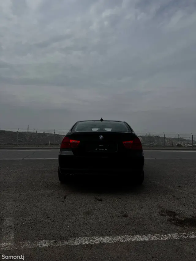 BMW 3 series 2011 · 3.0 AT