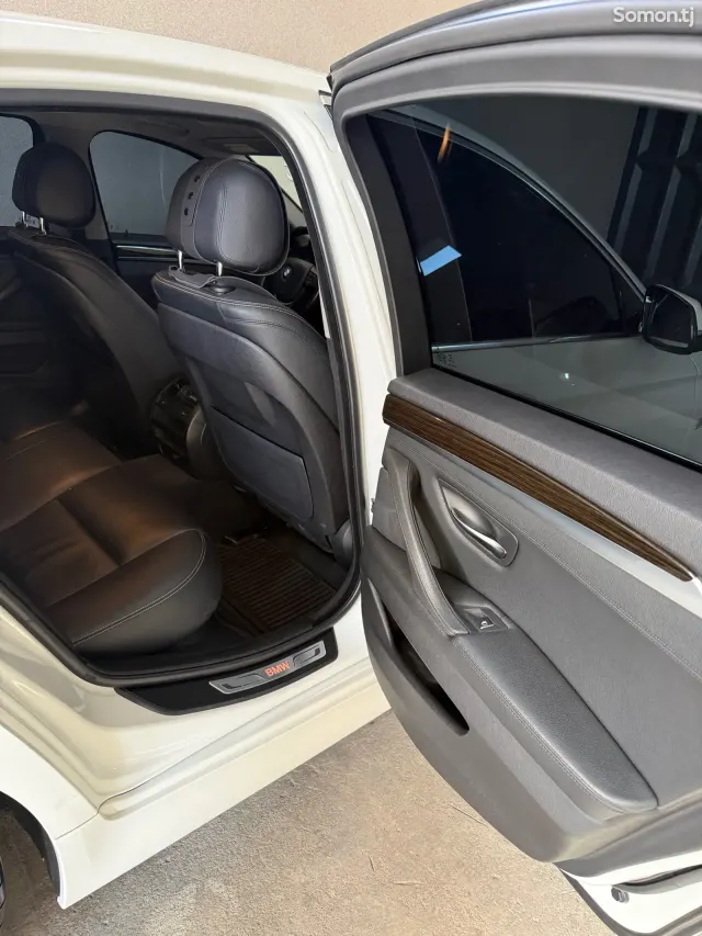 BMW 5 series 2015 · 2.0 AT