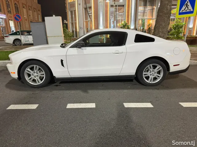 Ford Mustang 2011 · 2.8 AT