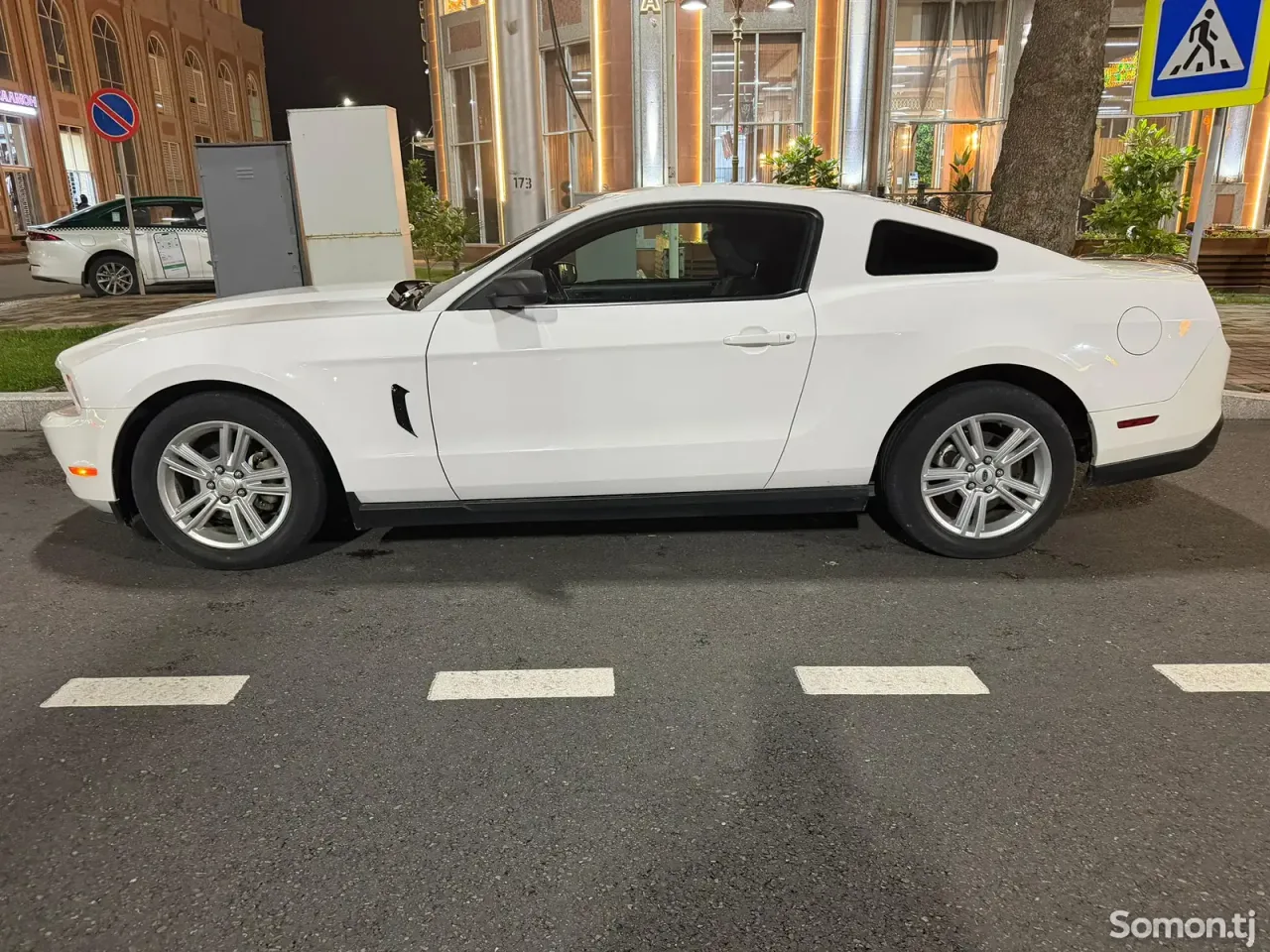 Ford Mustang 2011 · 2.8 AT