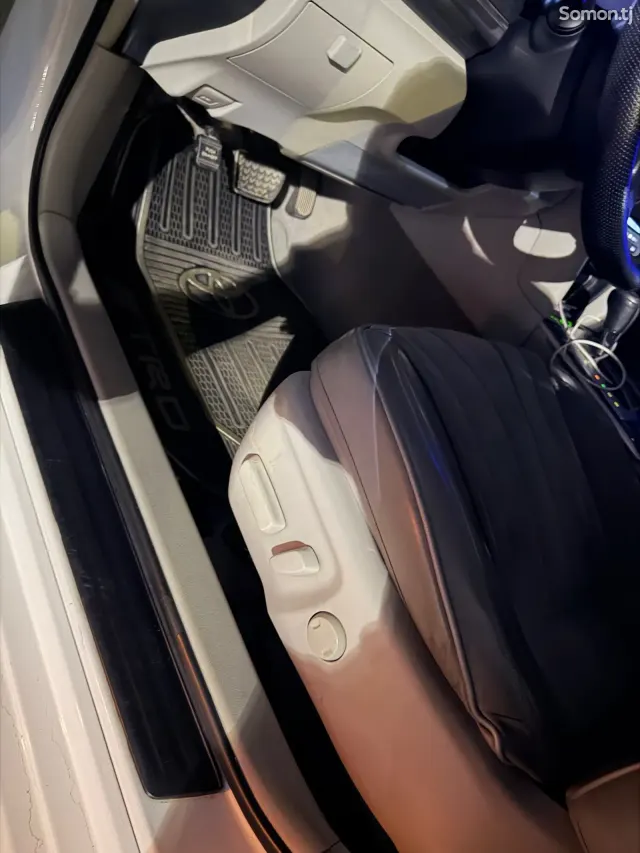 Toyota Camry 2013 · 2.5 AT