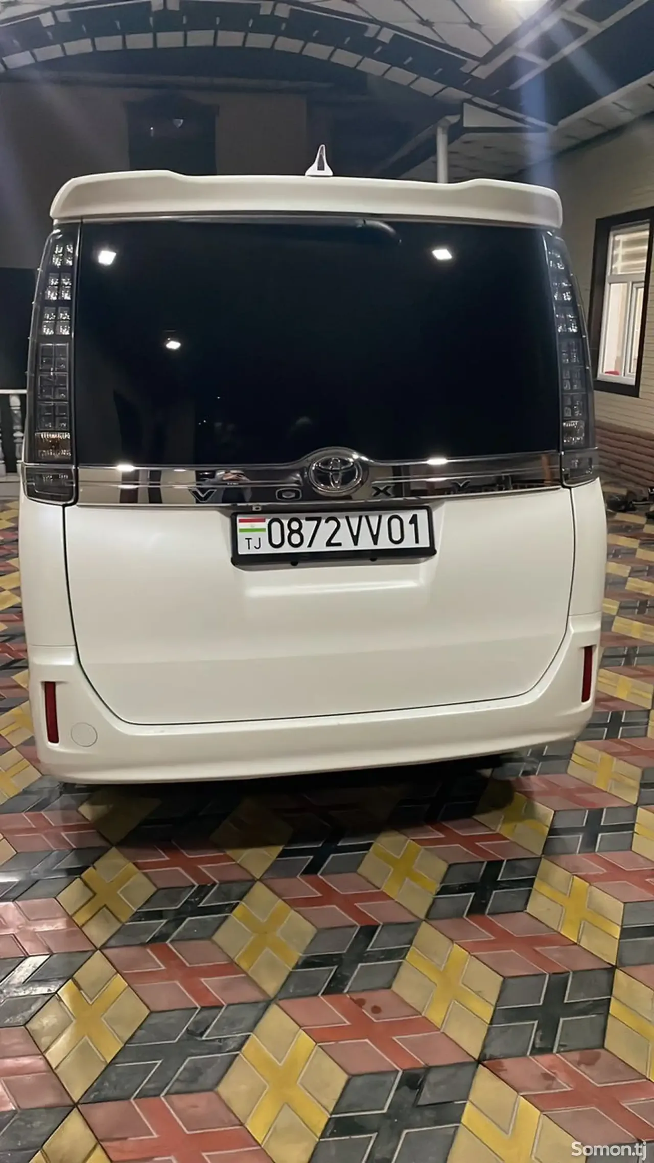 Toyota Voxy 2014 · 2.0 AT