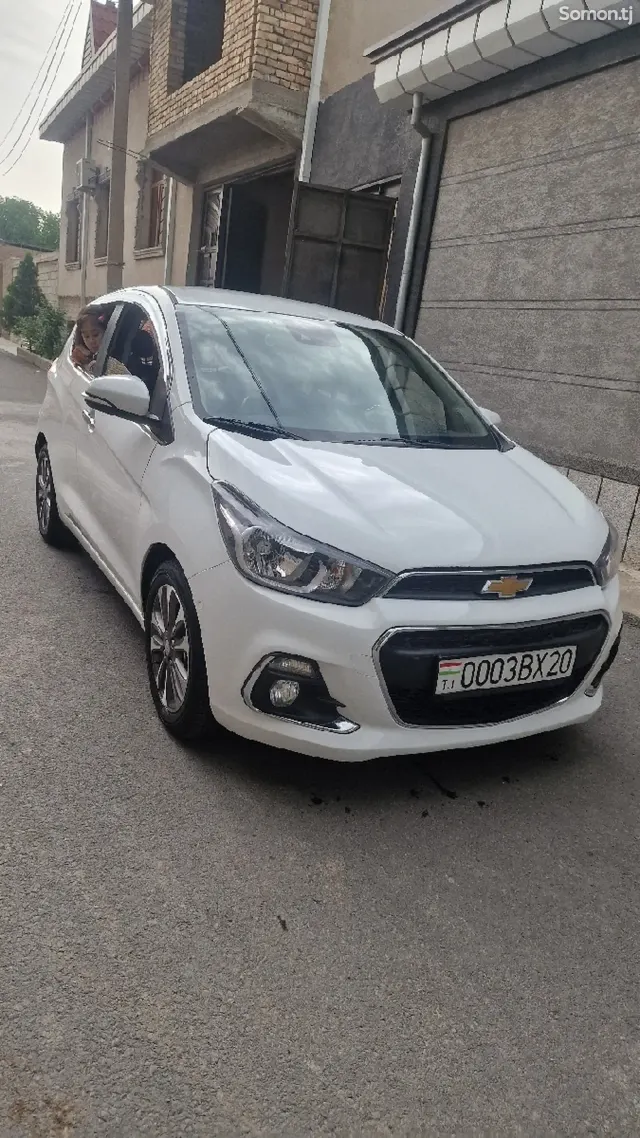 Chevrolet Spark 2016 · 1.0 AT
