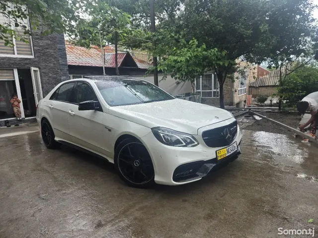 Mercedes-Benz E class 2010 · 3.5 AT