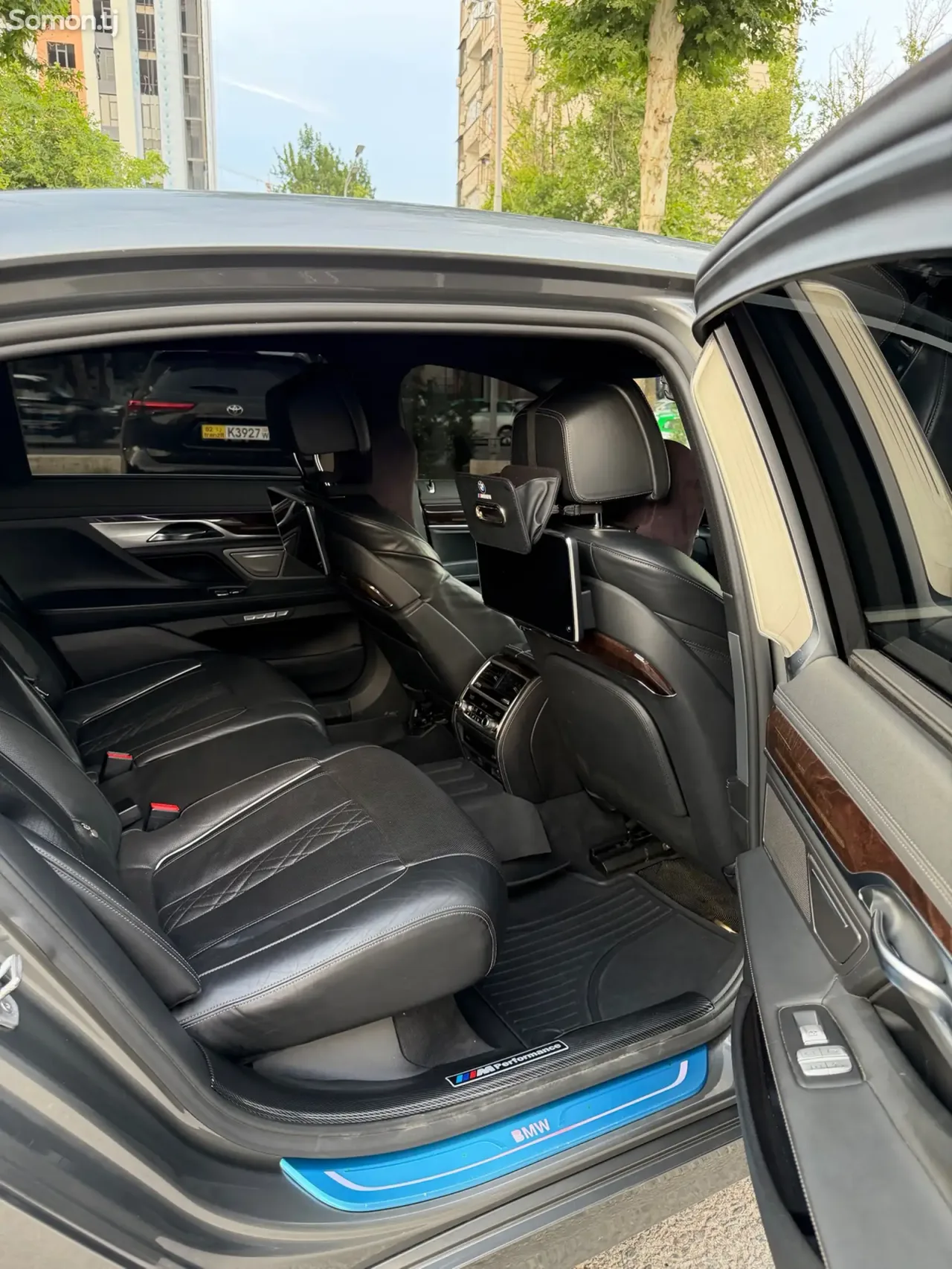 BMW 7 series 2016 · 3.0 AT