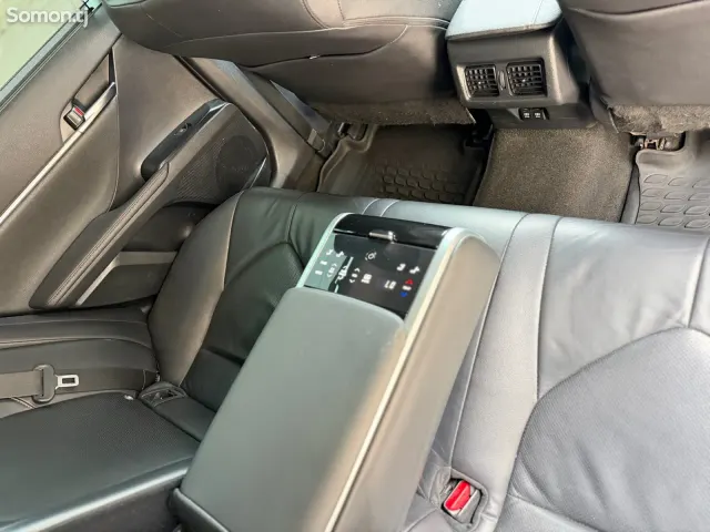 Toyota Camry 2019 · 2.5 AT