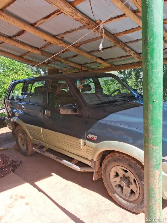 Ssang Yong Musso 1995 · 2.7 MT